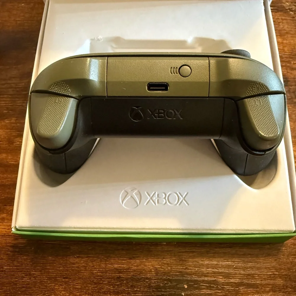 Xbox series x design lab controller with inner/outer rubberized grips